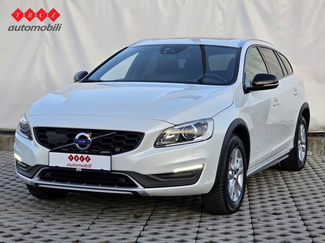 VOLVO V60 2.4D CROSS COUNTRY